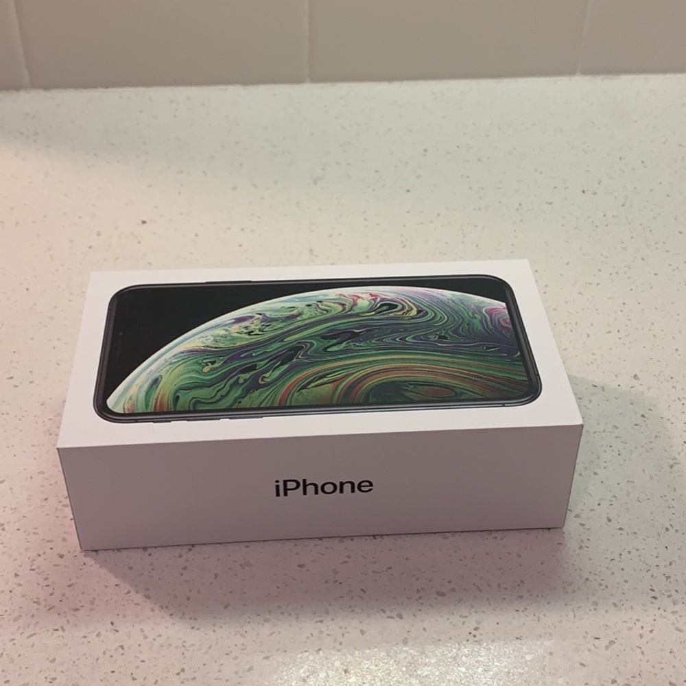 iPhone XS Box